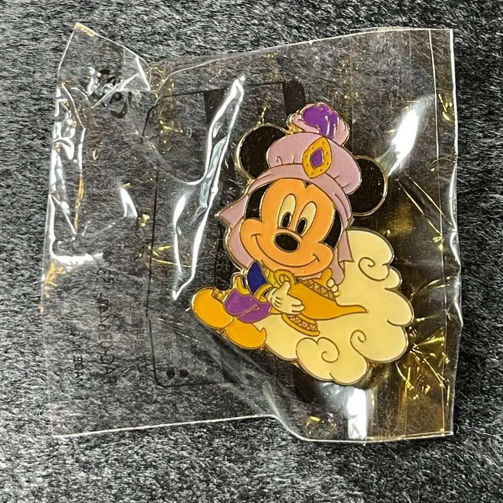 Disney Genie Lamp Mickey Aladdin Prize Tokyo‎ Disney Land Sea Pin Japan